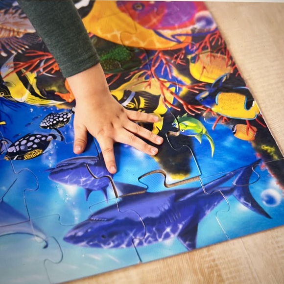 Melissa & Doug large fish 48 piece floor ocean puzzle - Picture 6 of 6